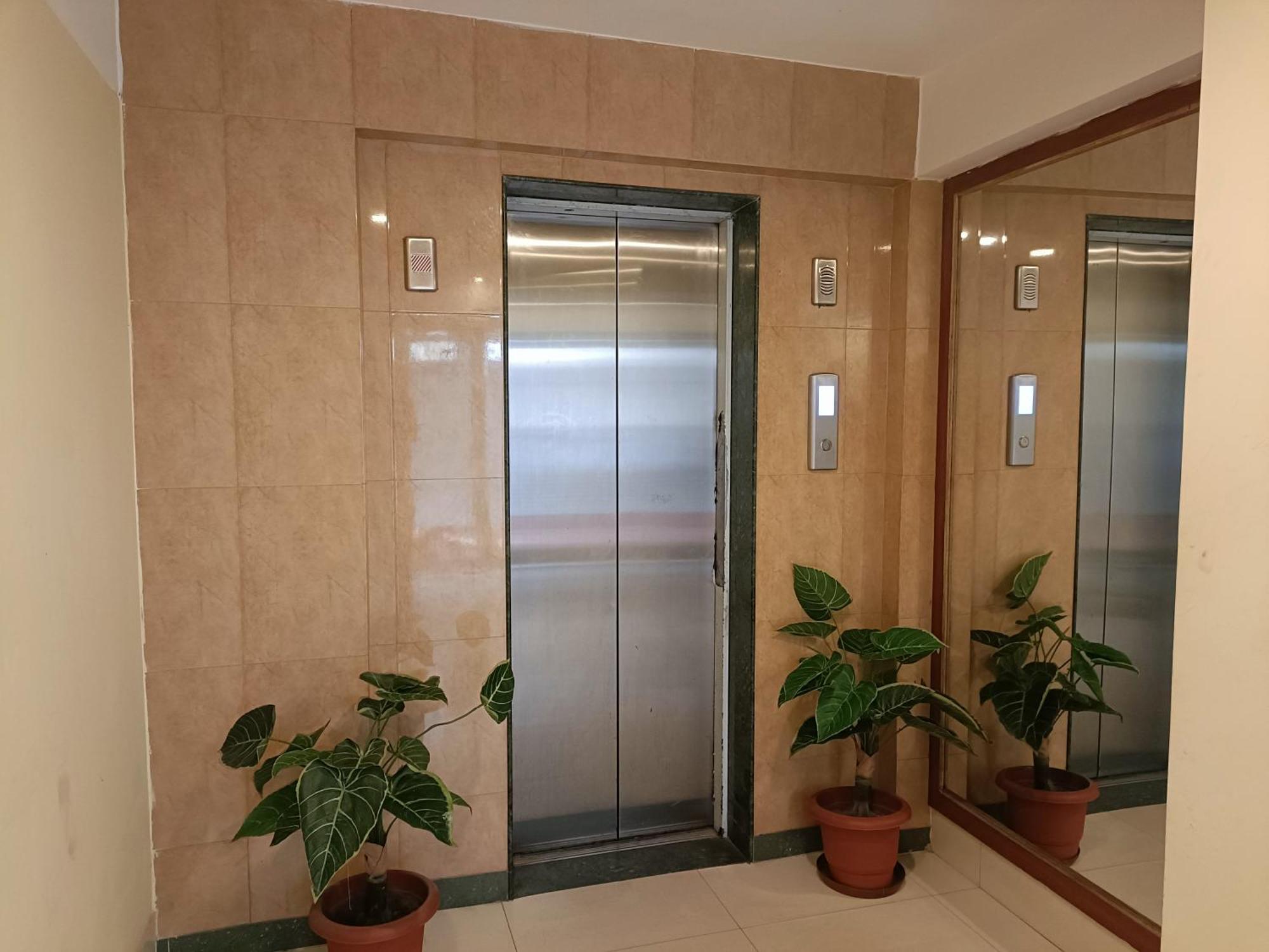 Hotel Niladrii Galaxy Силигури Экстерьер фото