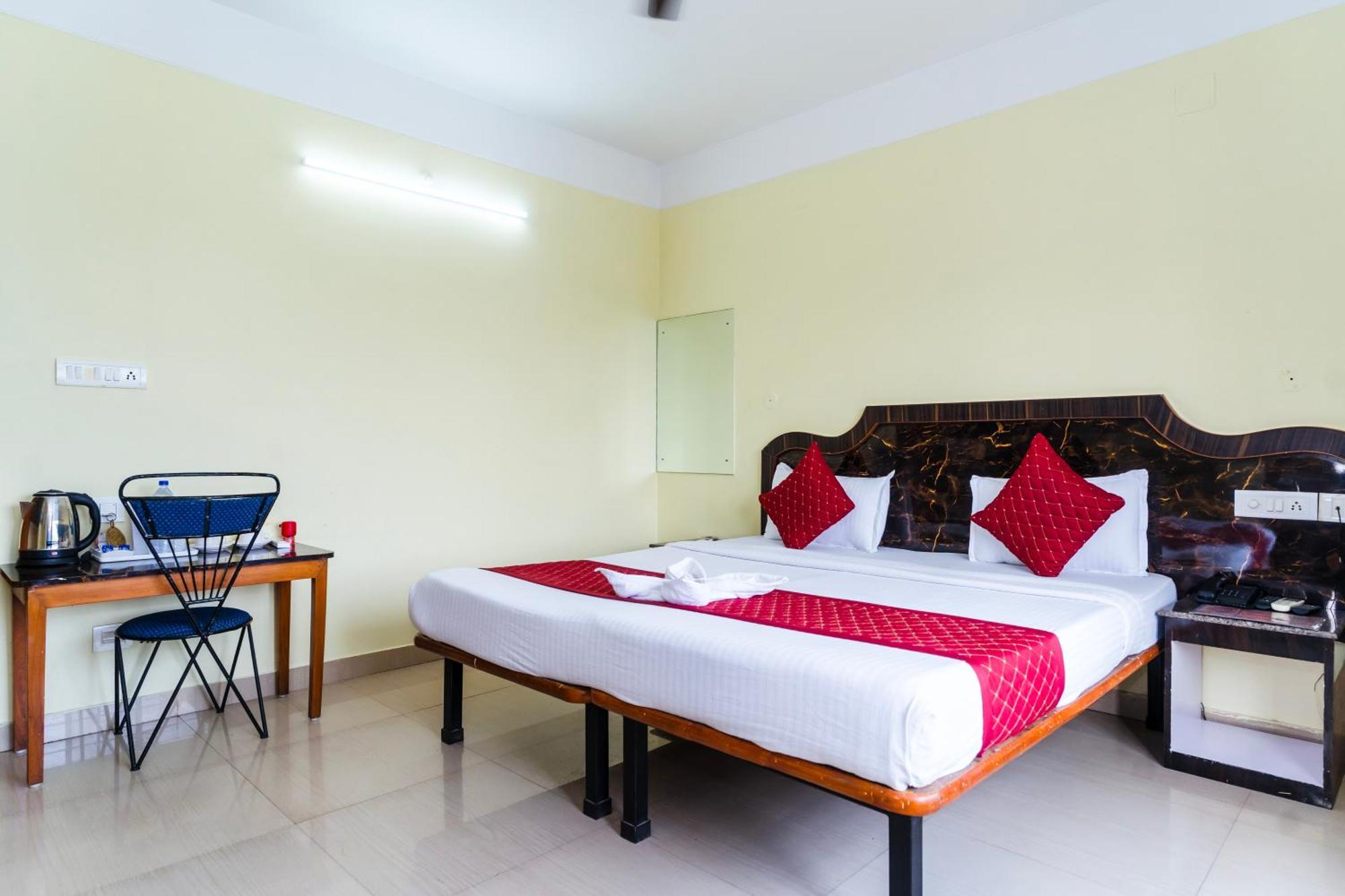 Hotel Niladrii Galaxy Силигури Экстерьер фото