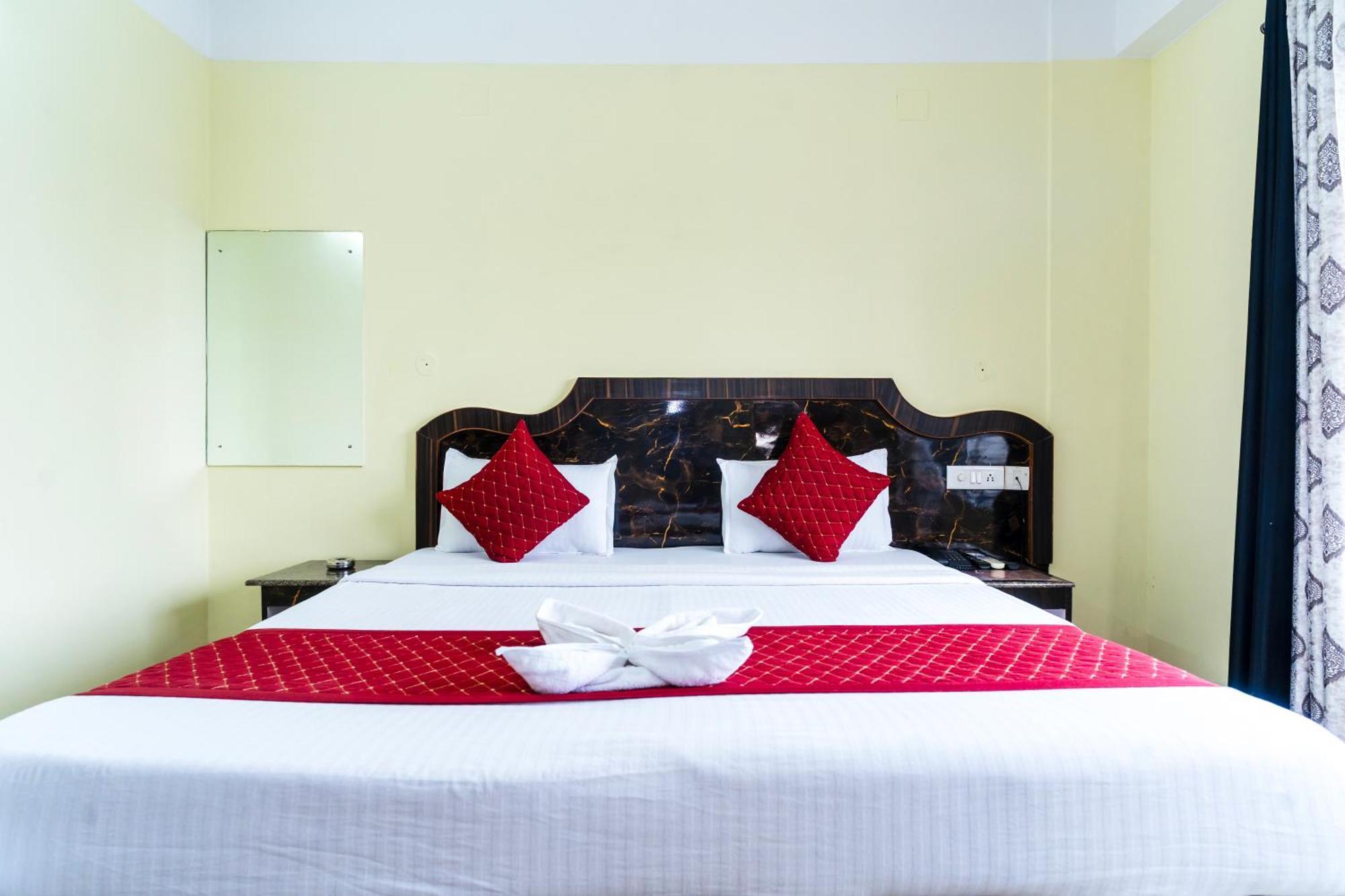 Hotel Niladrii Galaxy Силигури Экстерьер фото