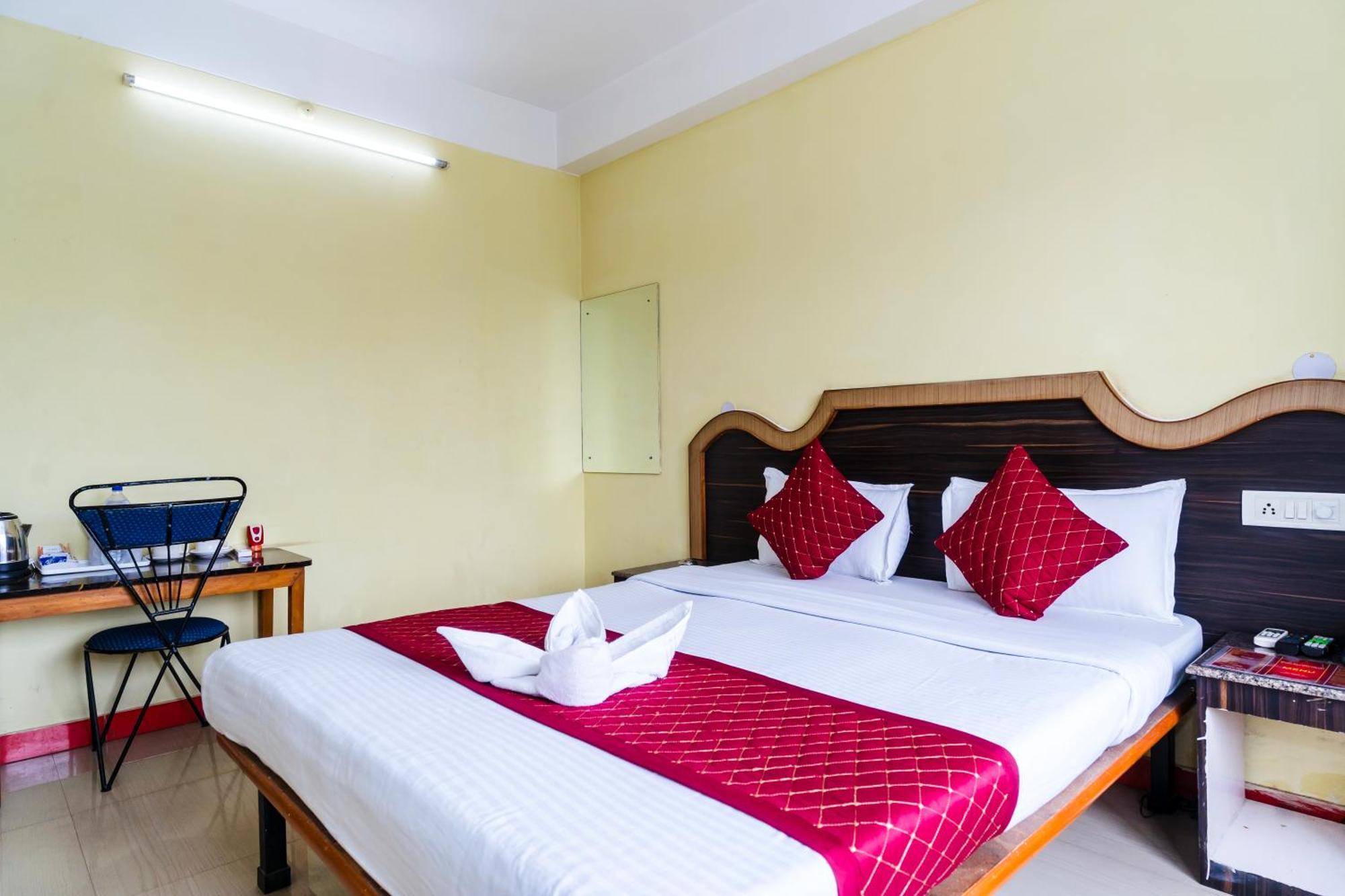 Hotel Niladrii Galaxy Силигури Экстерьер фото