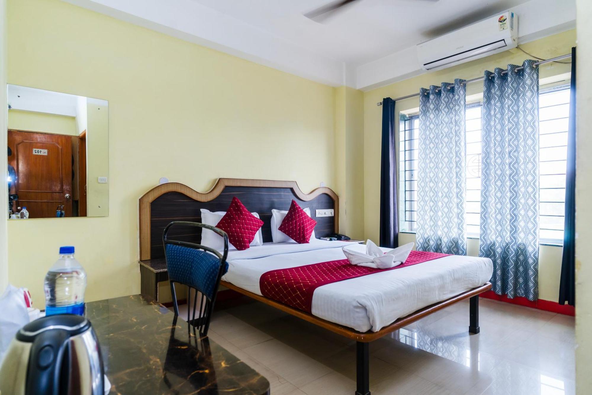 Hotel Niladrii Galaxy Силигури Экстерьер фото