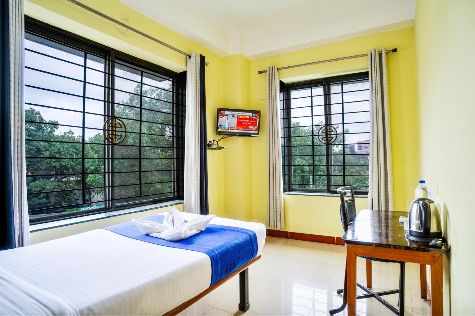 Hotel Niladrii Galaxy Силигури Экстерьер фото