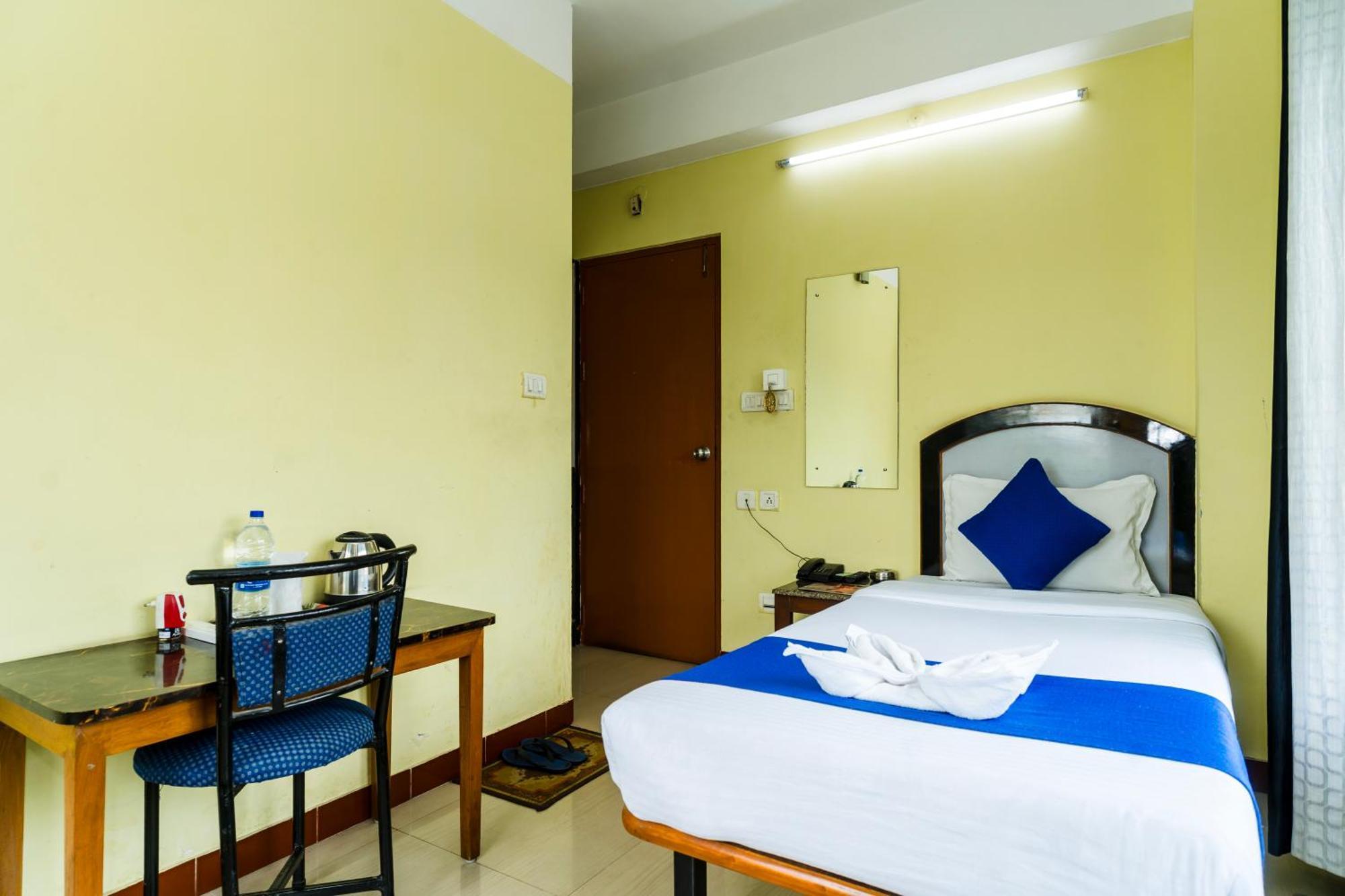 Hotel Niladrii Galaxy Силигури Экстерьер фото